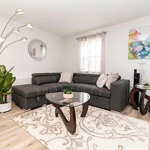 Glamorous New Townhouse - Business And Vacation Travel Bed & Breakfast Halifax